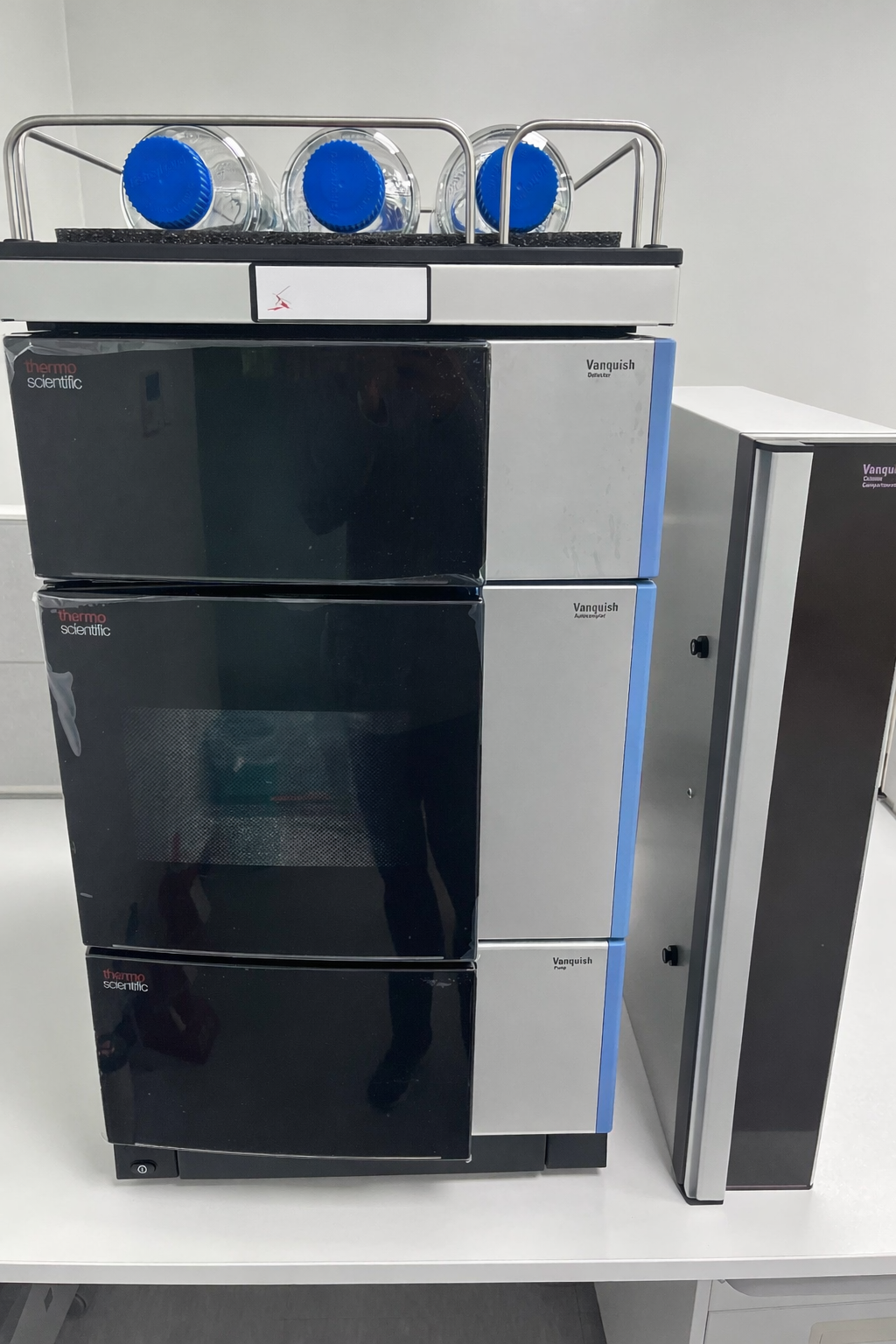 식품 폴리페놀 정량분석용 고성능액체크로마토그래피 이미지